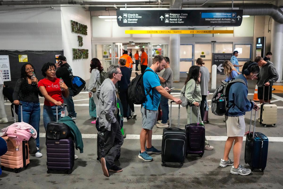 More Than 300 TSA Workers Have Quit During Homeland Security Shutdown