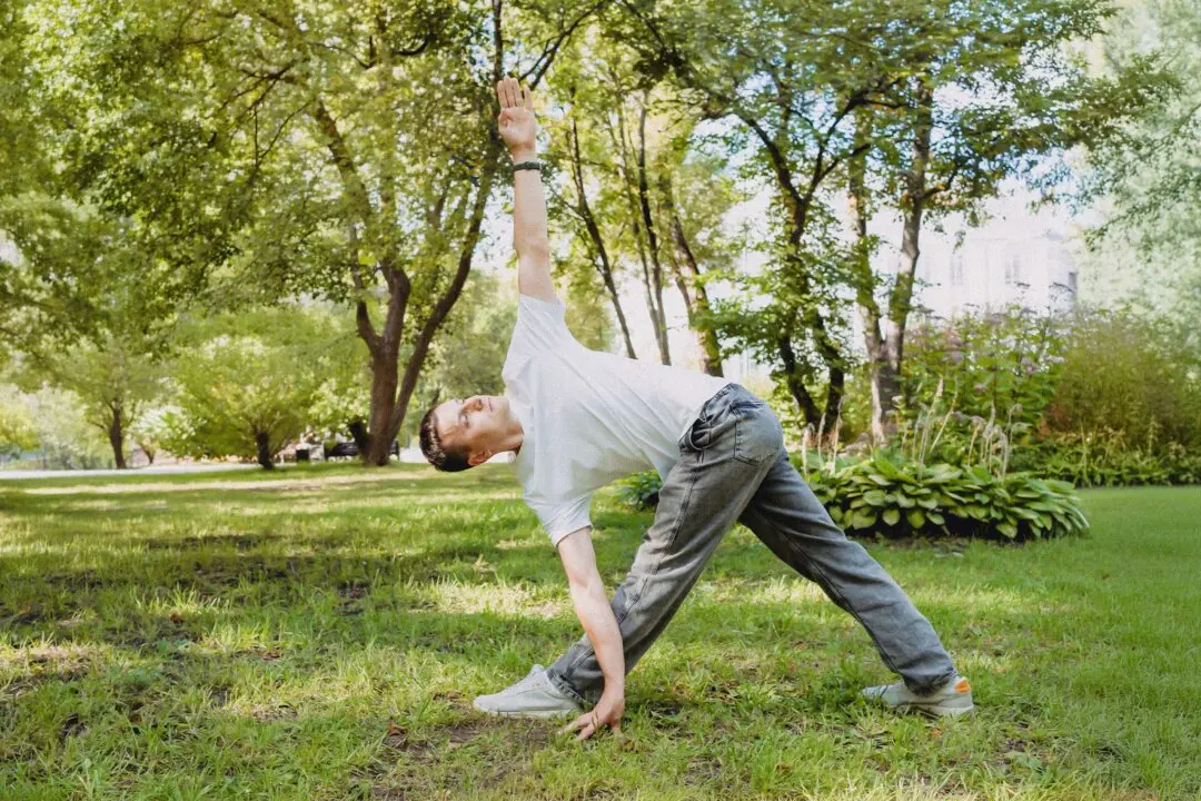 3 Daily Stretches to Loosen Tight Fascia