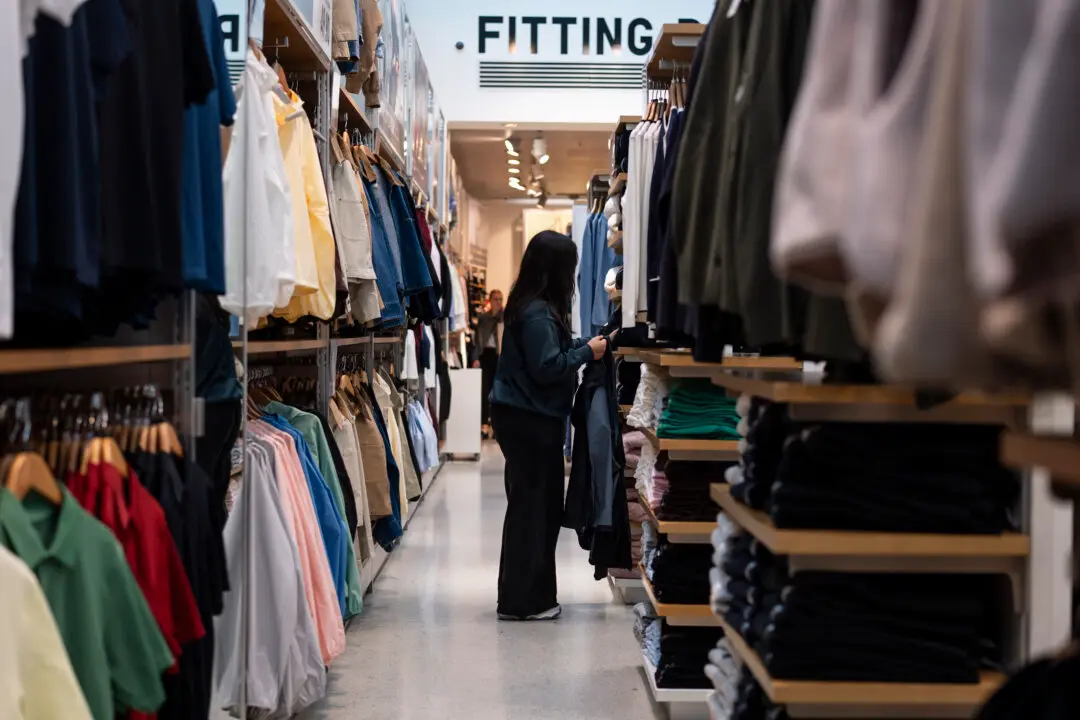 Shoppers Close Their Wallets in July as US Retail Sales Unexpectedly Fall