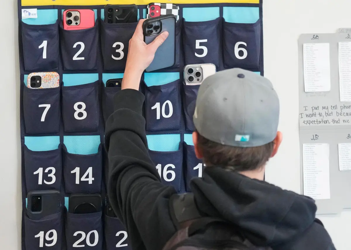 Ban on Cellphones in Schools Produces Mixed Results, Study Finds