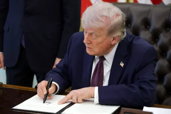 Trump Signs Executive Orders at White House (April 18)