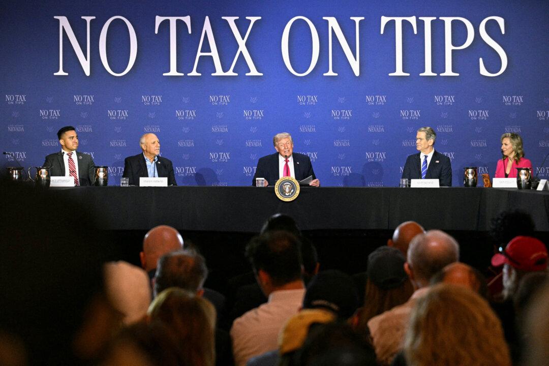Trump Touts Tax Reform at Las Vegas Roundtable