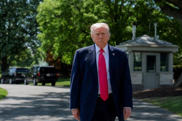 Trump: Strait of Hormuz ‘Fully Open’, Blockade Remains; RFK Jr. Testifies in 2nd House Hearing