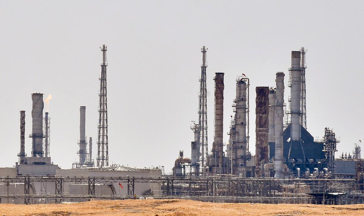 Oil Falls Below $100 a Barrel on Middle East Peace Hopes