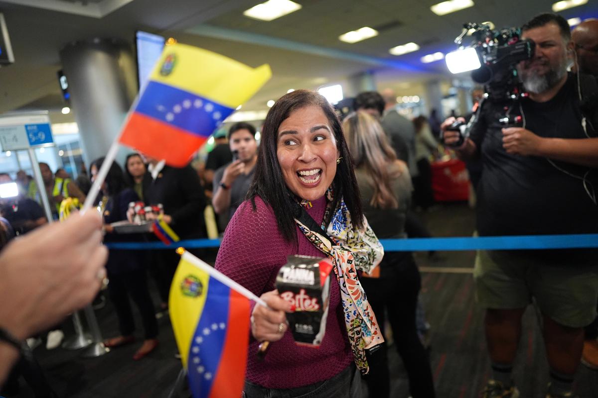 American Airlines Restarts Flights to Venezuela From Miami After 7 Years