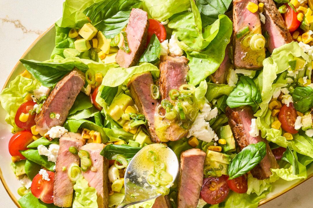 This Fresh, Flavorful Steak Salad Is a Satisfying Meal