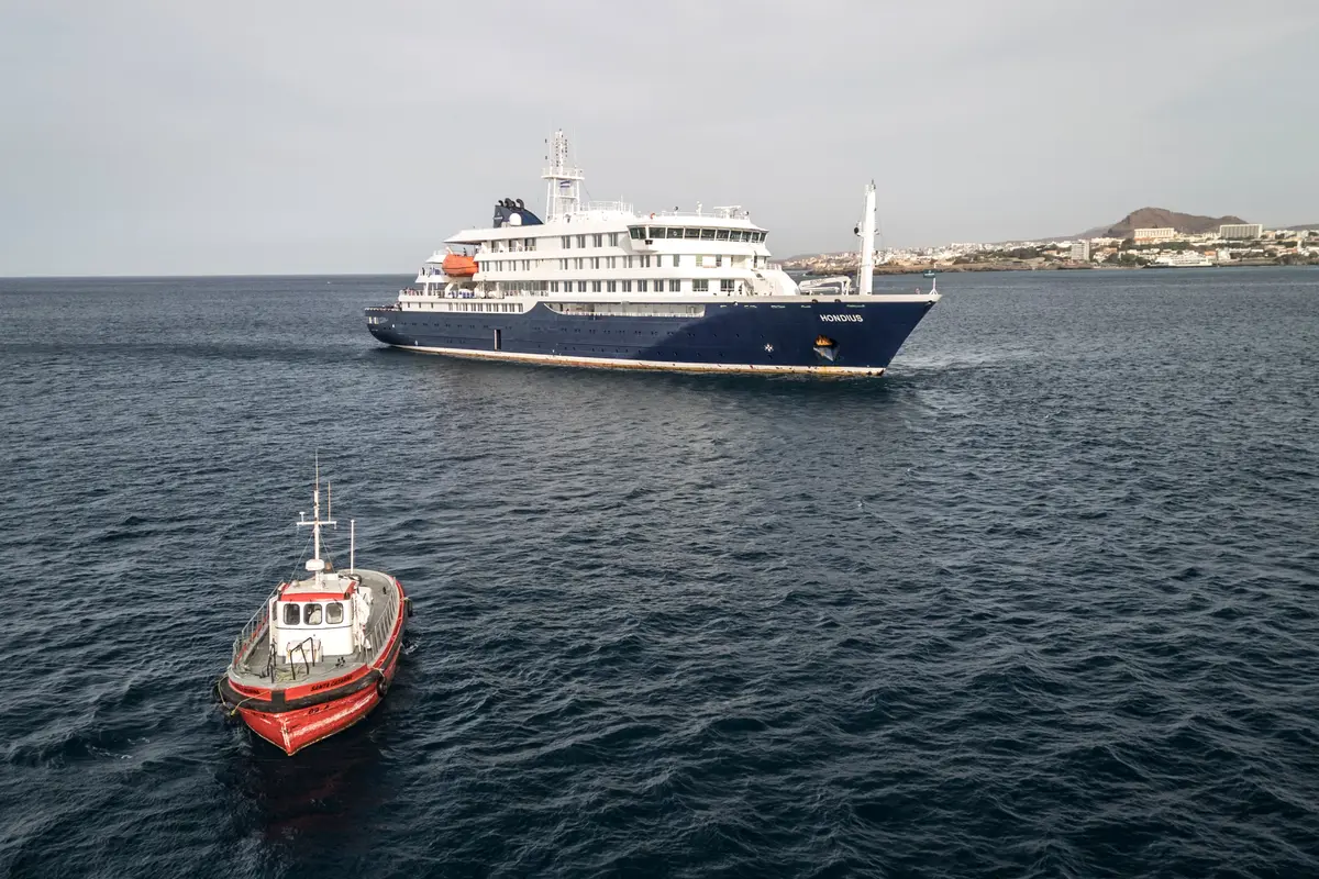 US Closely Tracking Hantavirus Outbreak Among Passengers on Stricken Polar Cruise Vessel