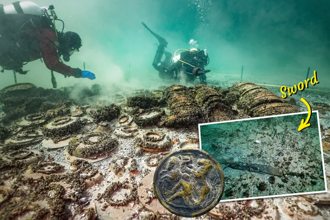 Swiss Underwater Researchers Find 2,000-Year-Old ‘Shipwreck’ Cargo of Roman Swords, Ceramics