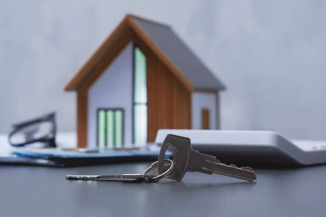 Sticky Situations: Bankrupt Mortgage Lender and a $10,000 Engagement Ring