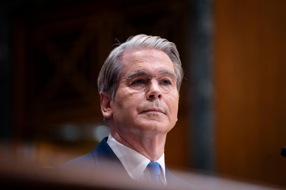 Bessent Tells China to Fulfill Rare Earth, Farm Goods Commitment