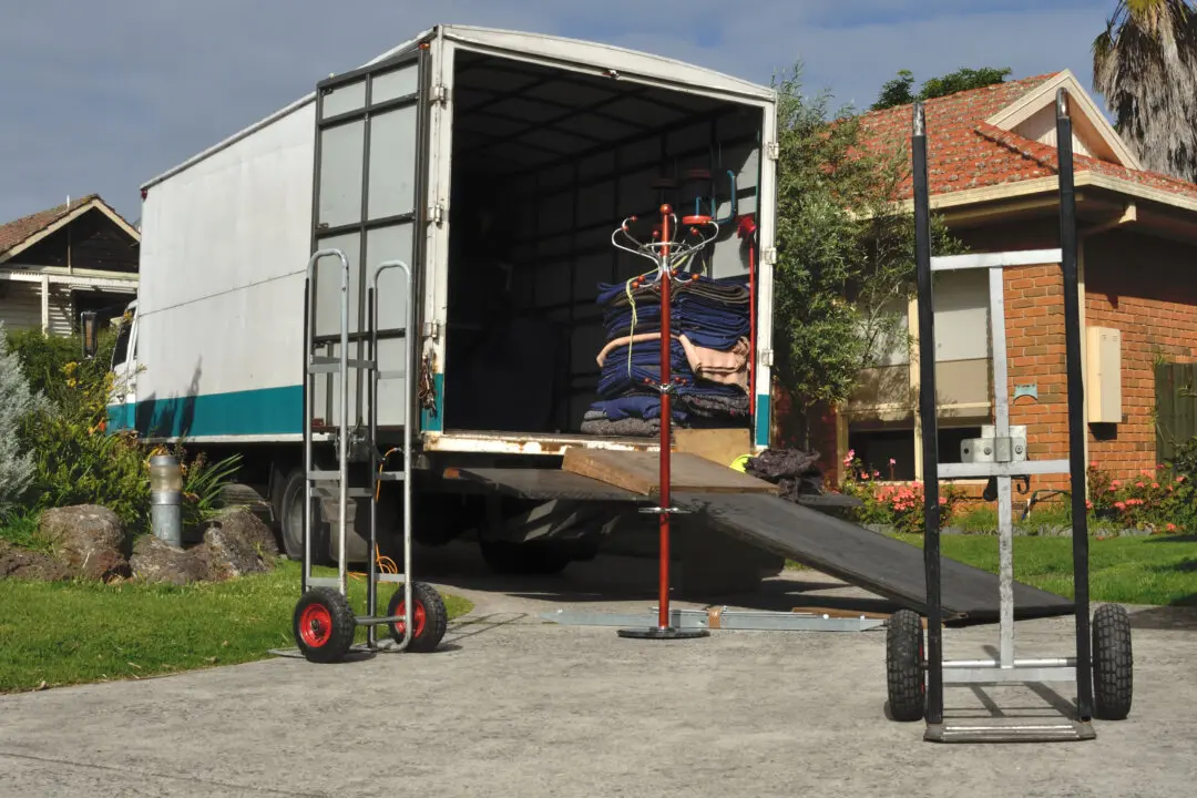 Should I Hire Movers or DIY My Move?