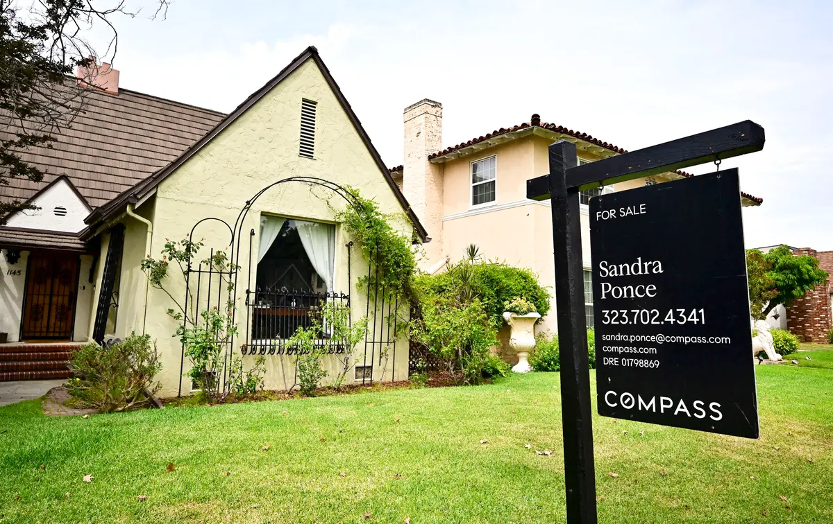 Median US Home-Sale Price Hits a Record $400,894: Report