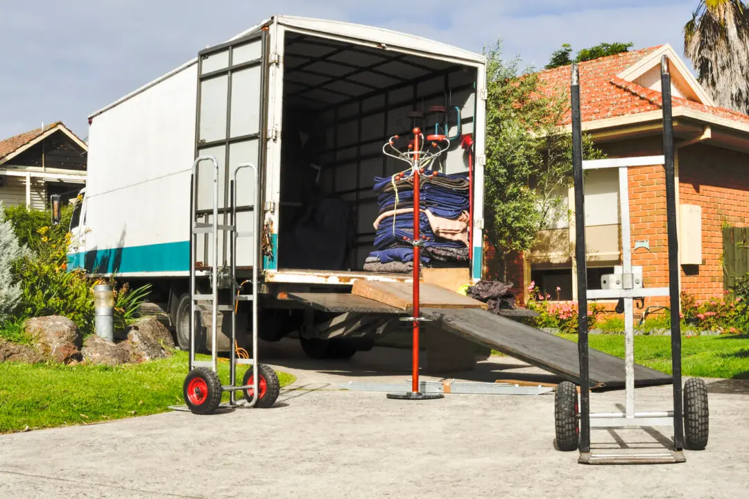 Should I Hire Movers or DIY My Move?