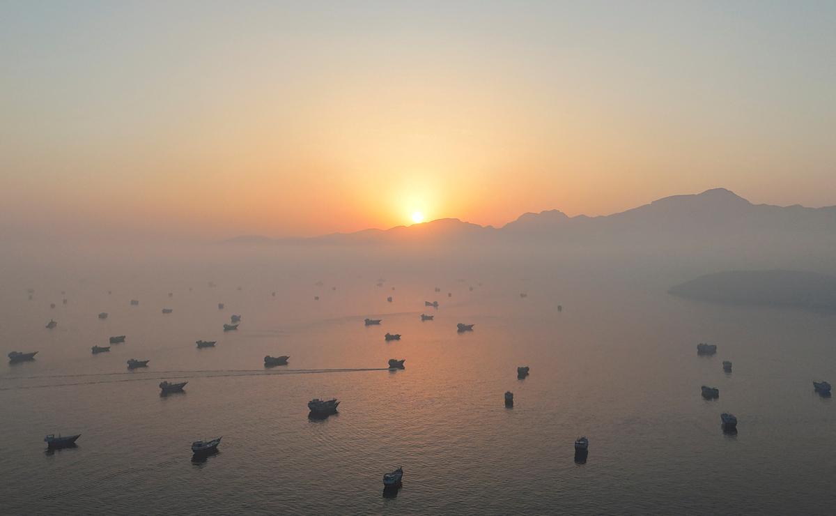 Iran Says It Closed Strait of Hormuz