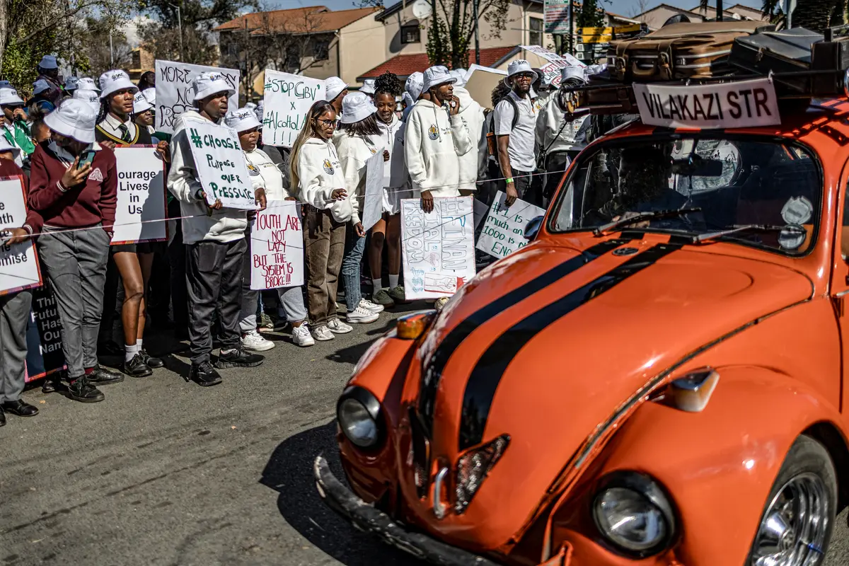 Day in Photos: Soweto March Commemoration, Earthquake in Indonesia, and Smithsonian Folklife Festival