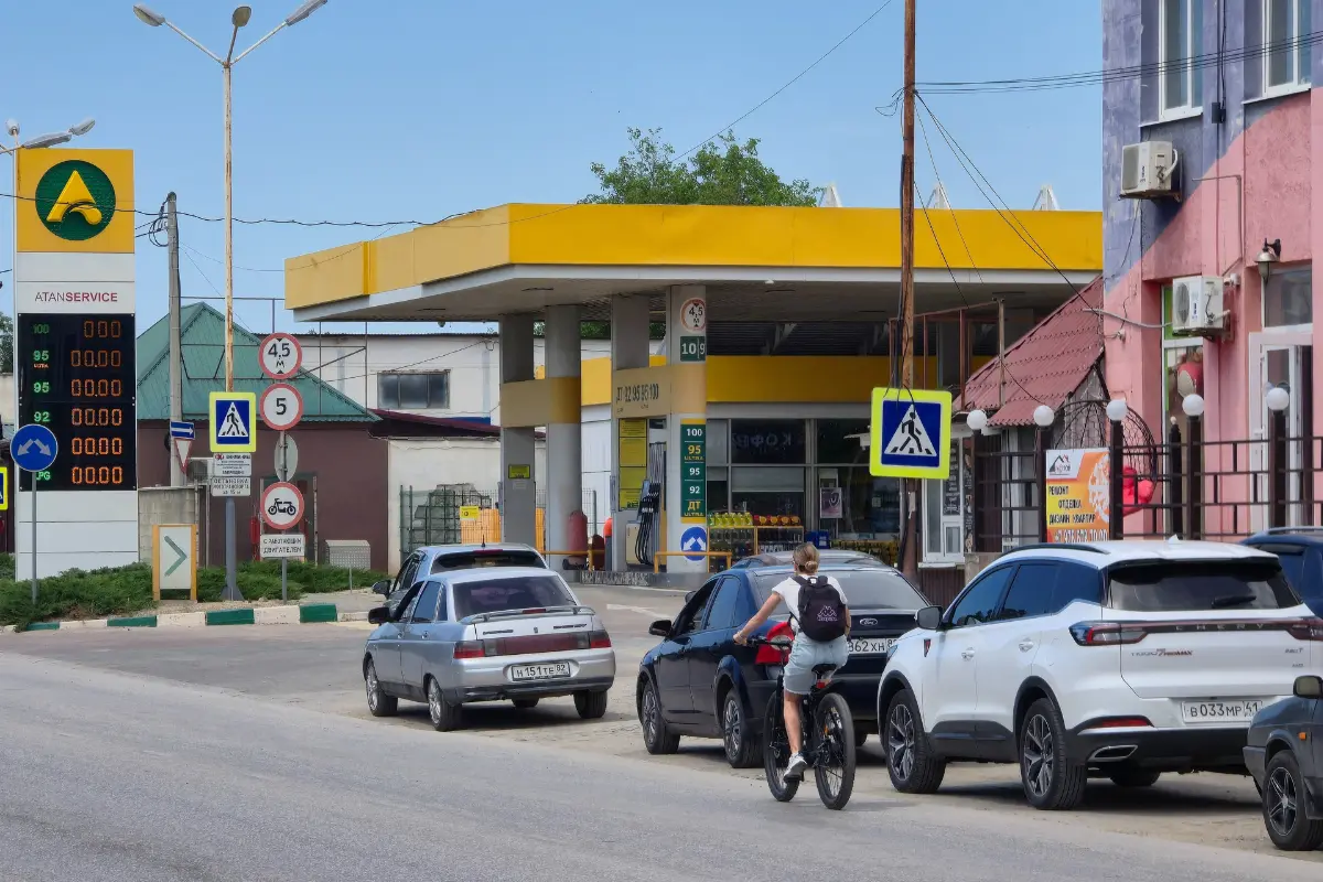 Crimea Suspends Public Fuel Sales as Ukraine Intensifies Drone Attacks