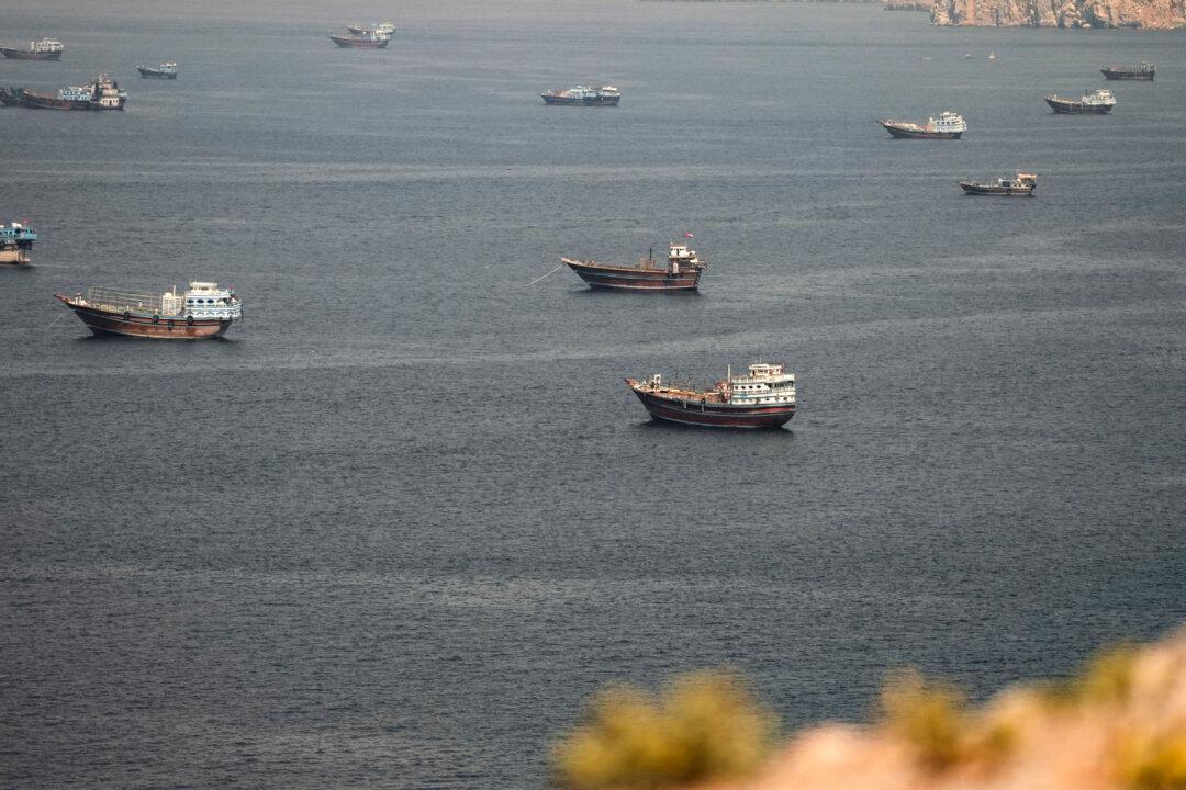 Iran, Oman Mull ‘Maritime Service’ Fees in Hormuz
