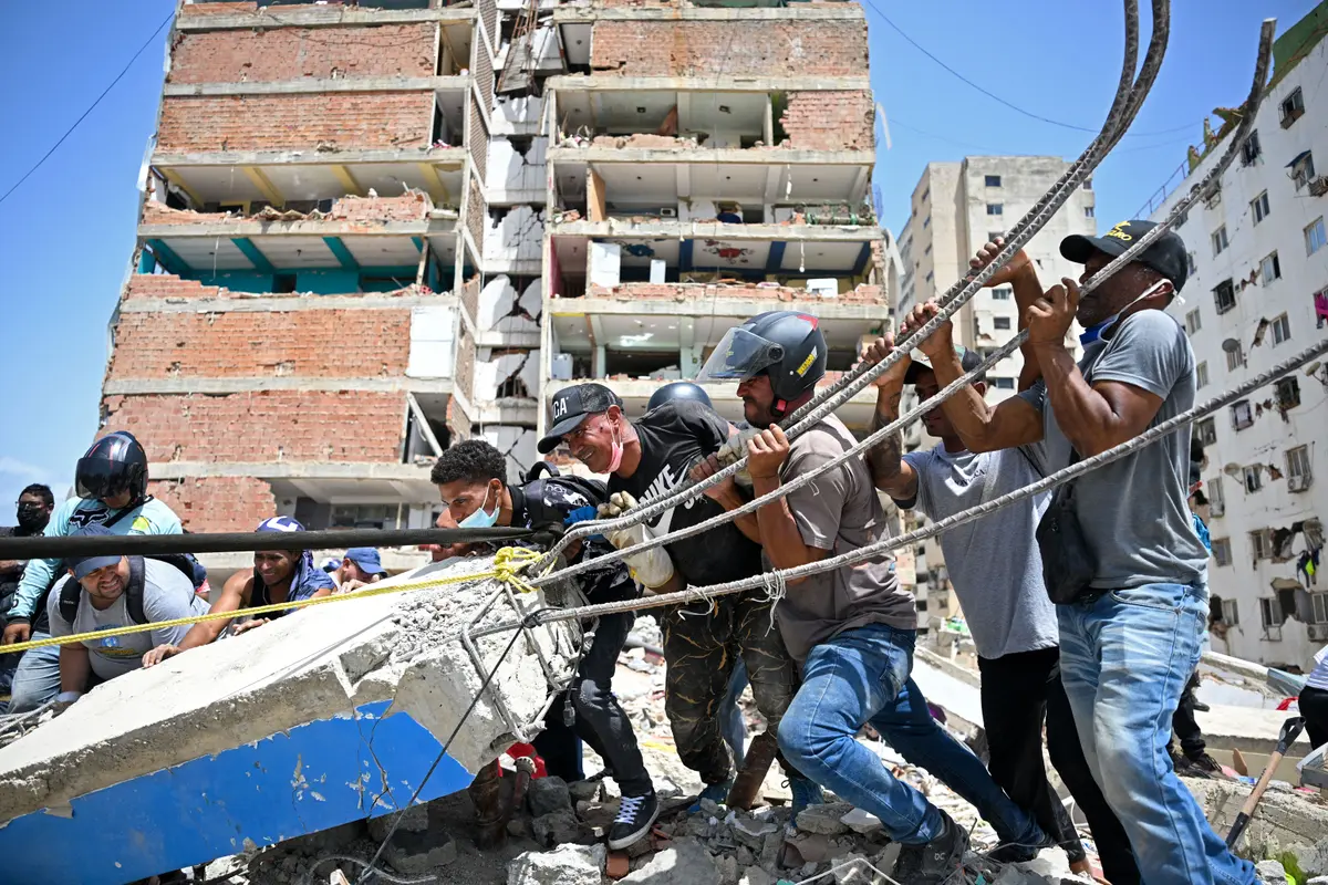 Day in Photos: Earthquake in Venezuela, Heatwave in Europe, Protests in Indonesia