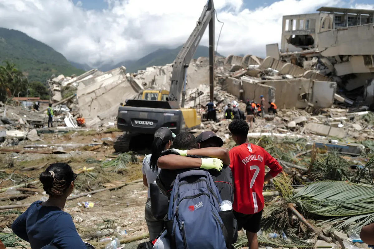 Day in Photos: Venezuela Rescue Effort, Veterans Day Tribute, and Camel Cup in Australia