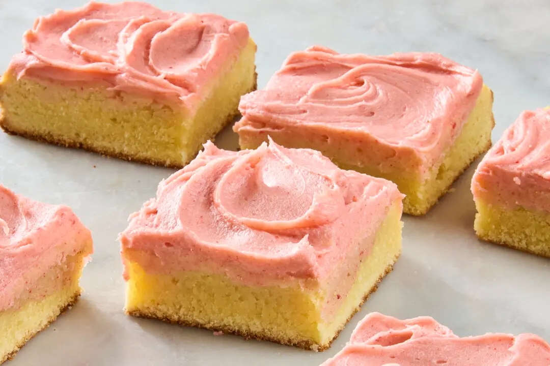 These Strawberry Sour Cream Bars Are ‘Melt-in-Your-Mouth’ Delicious