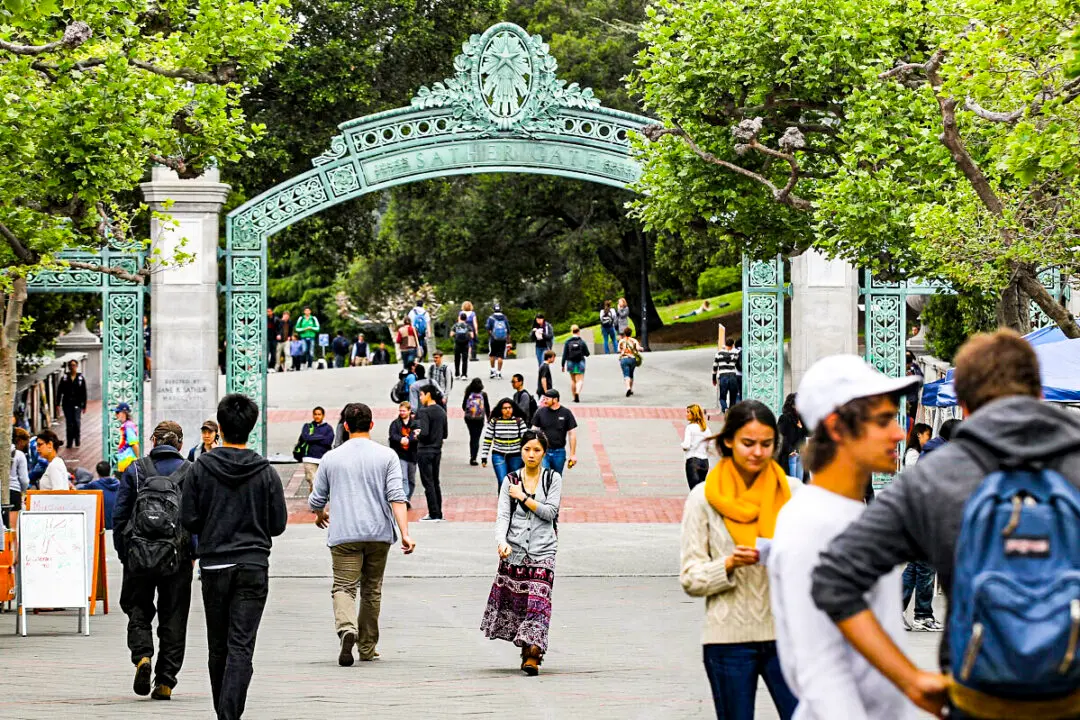 UC Says the Majority of Its Undergraduate Students Graduate Debt Free