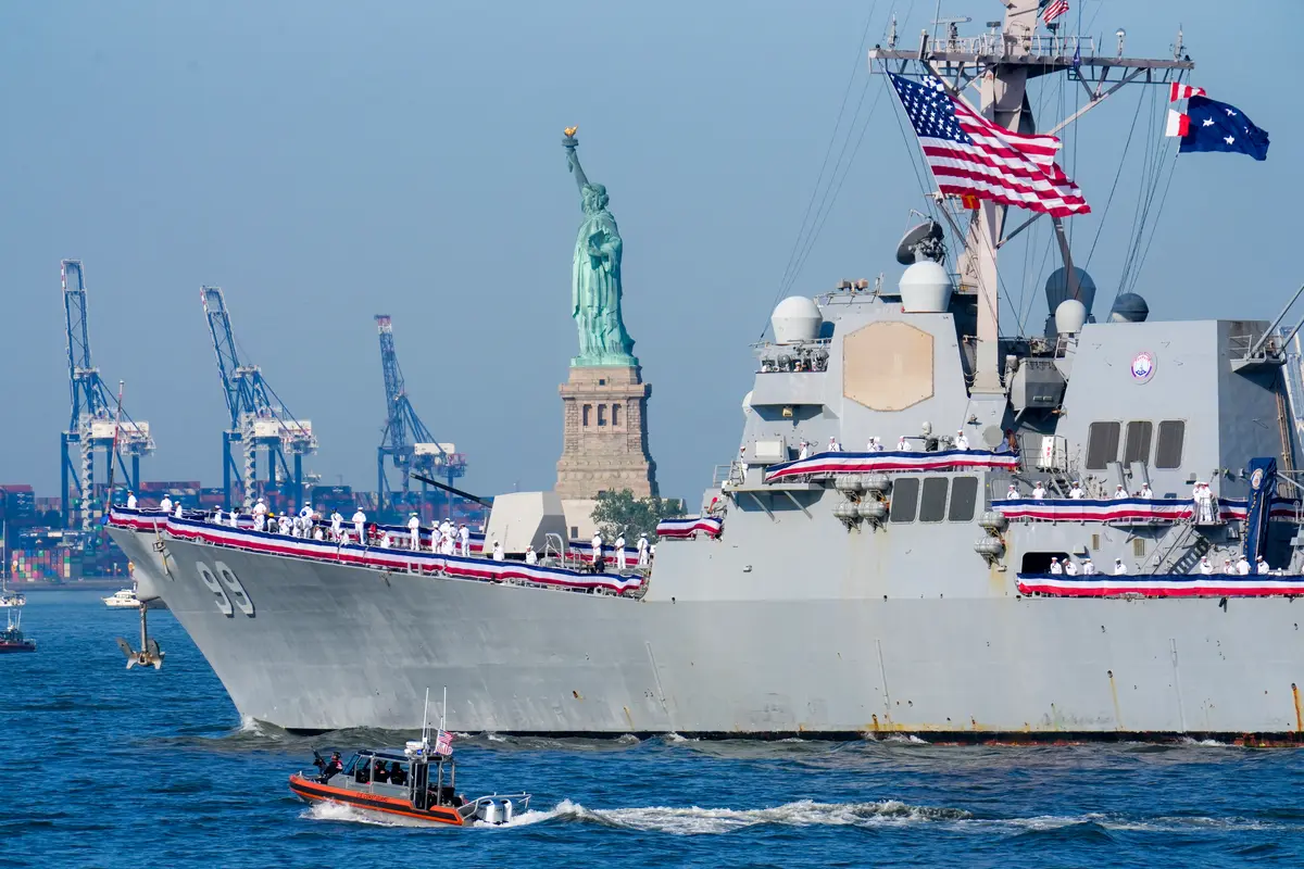 Day in Photos: America’s 250th Independence Day, Protest in Paris, and Super Typhoon Bavi