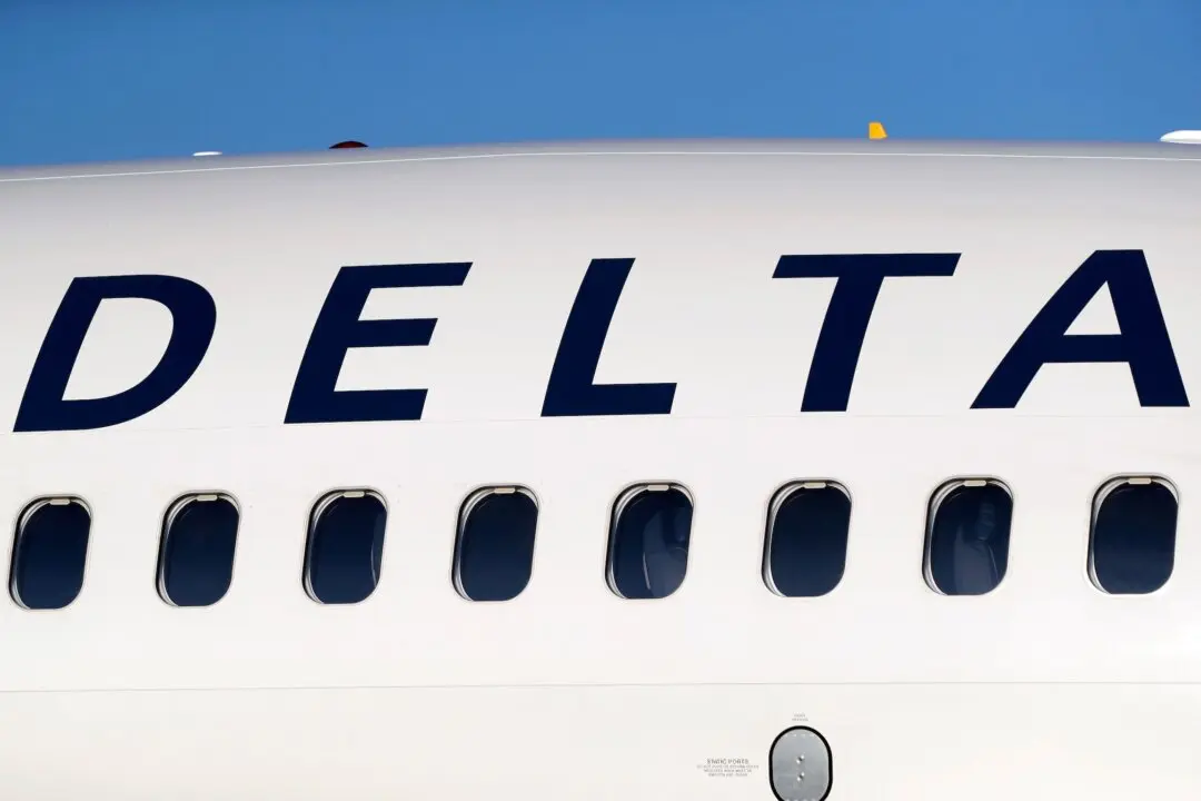 Delta Pilot Reports a Close Encounter With a July Fourth Firework Before Landing in Chicago