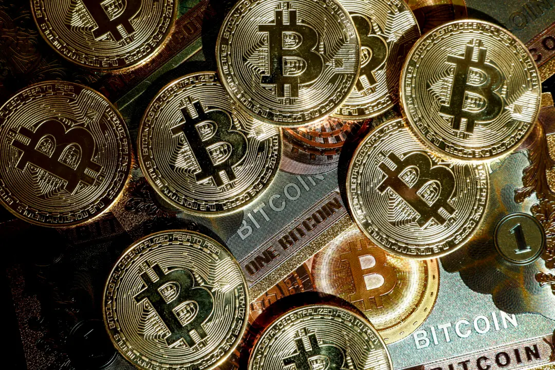 Trump Urges Senate to Pass Key Crypto Bill to Honor Lindsey Graham