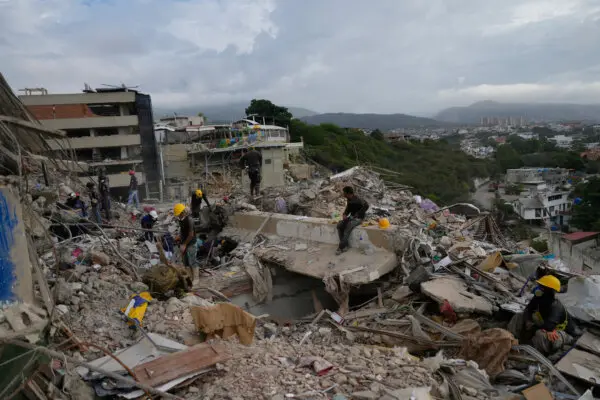 LIVE NOW: View of Destruction in La Guaira 1 Month After Twin Earthquakes