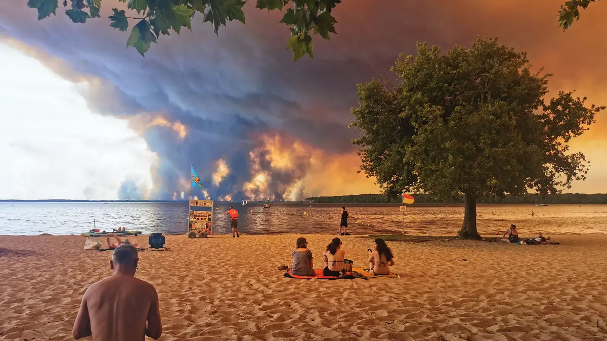 France Evacuates Nearly 4,000 People Near Bordeaux as Heat Wave Tests Grip on Megafire