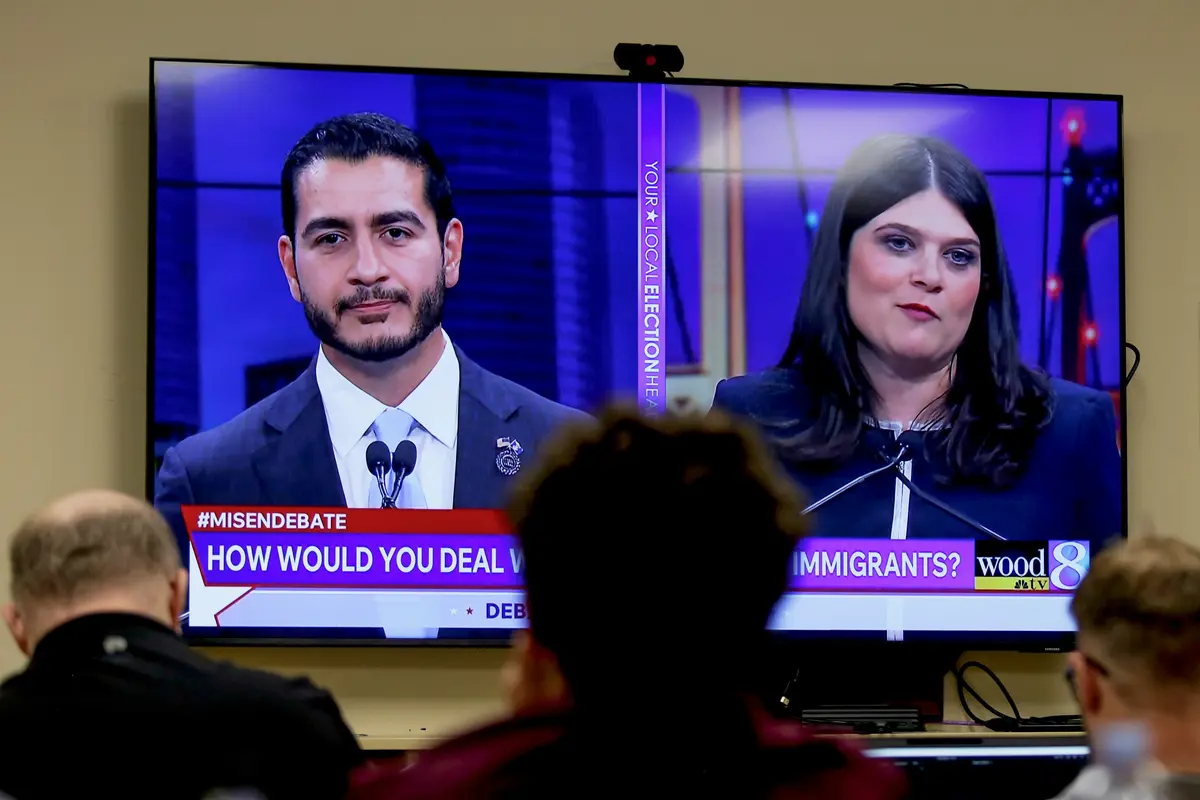 Michigan Democrats Close Senate Primary With Dueling Electability Arguments