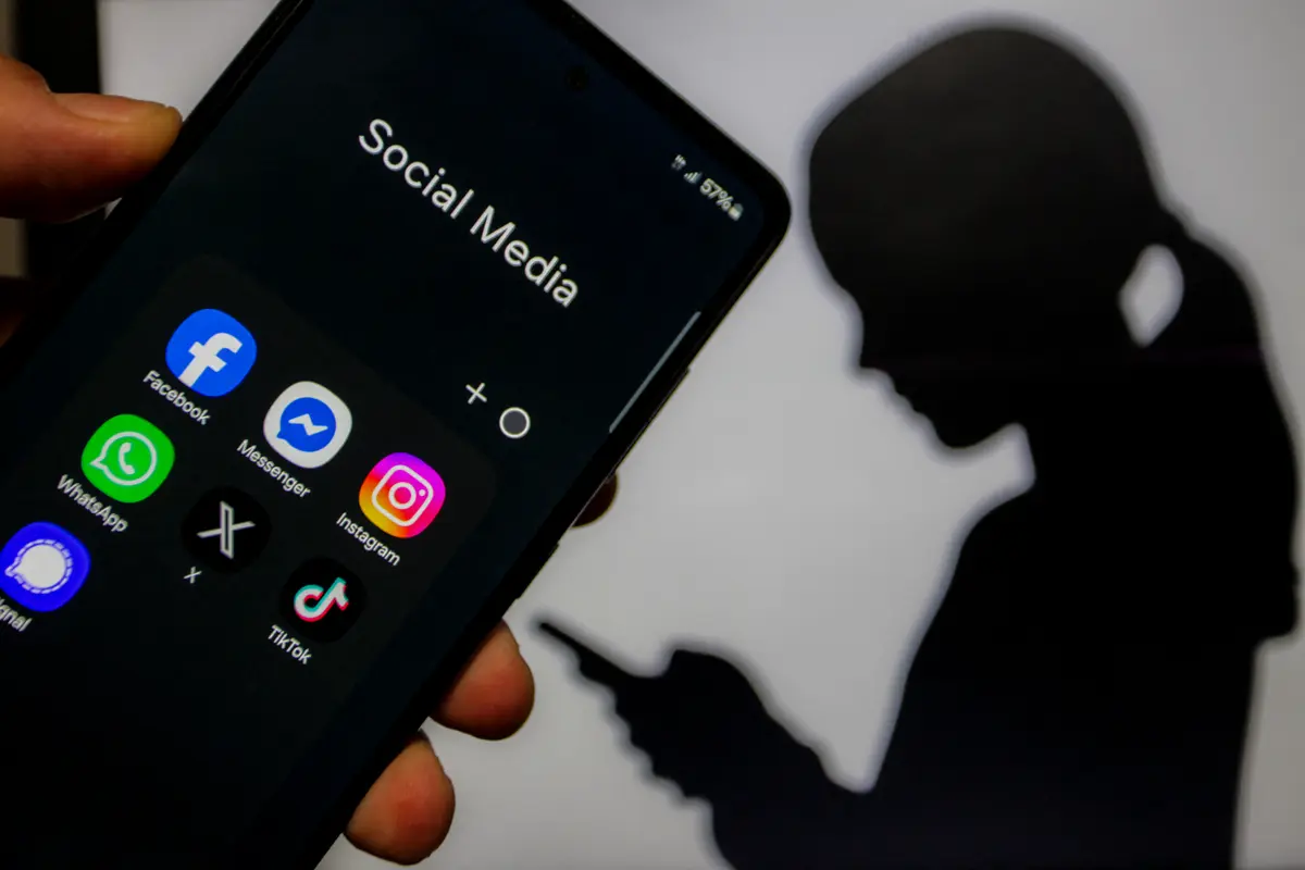 Top French Court Blocks Macron-Backed Social Media Ban for Under-15s