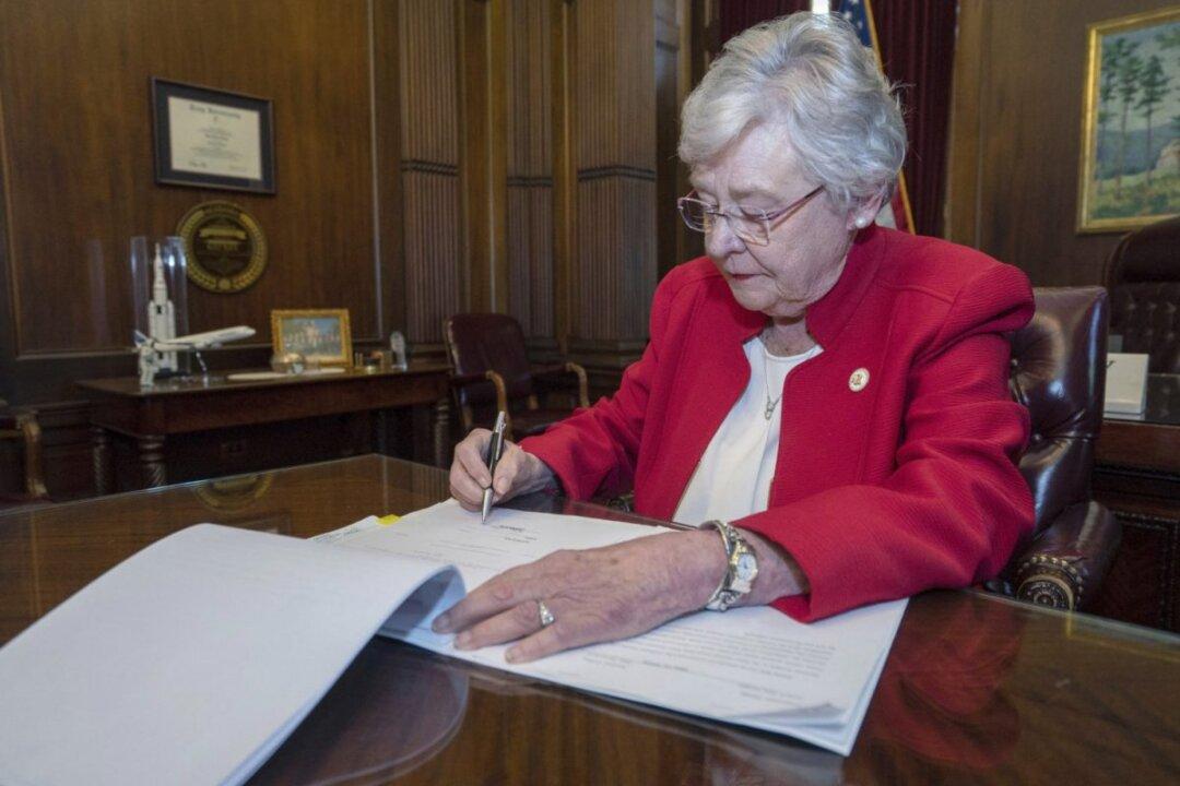Alabama, Tennessee Move to Review Congressional Maps After Supreme Court Ruling