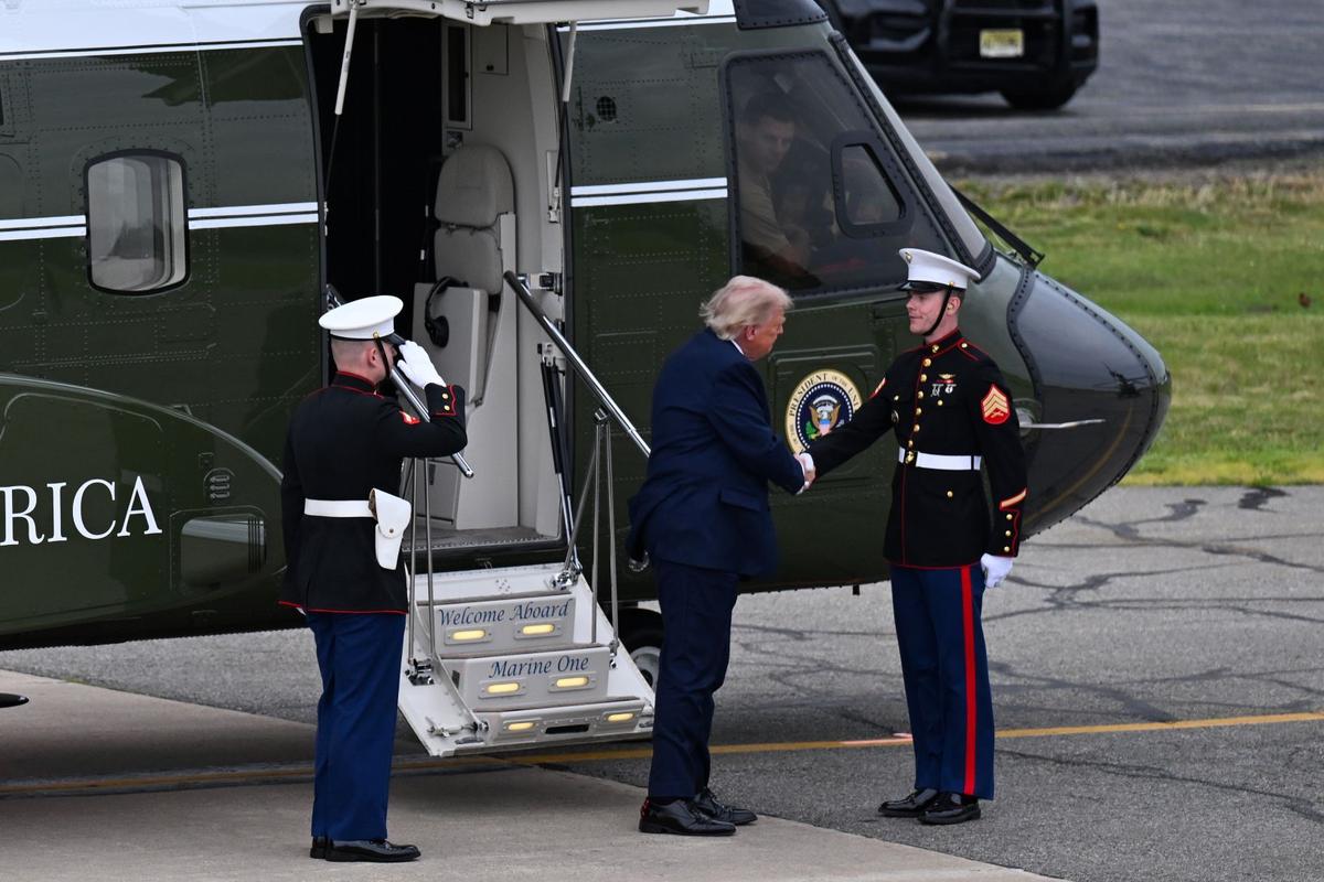 Trump Says Sikorsky Will Finance New Granite Helipad on White House South Lawn