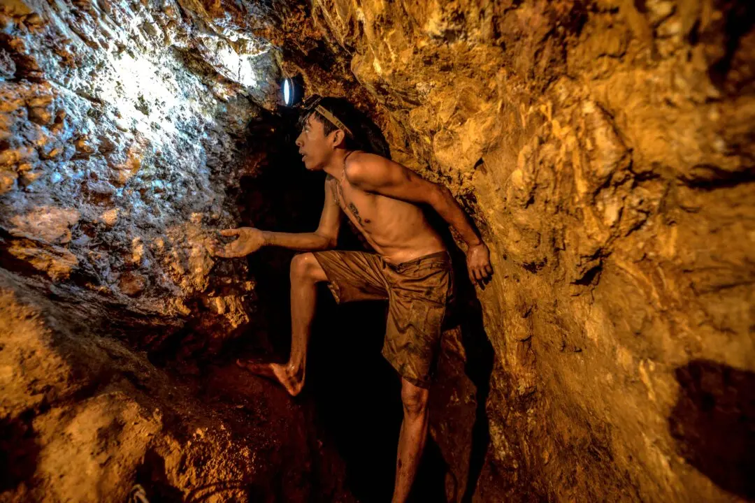 Trump Admin Allows Western Firms to Participate Venezuela Mining