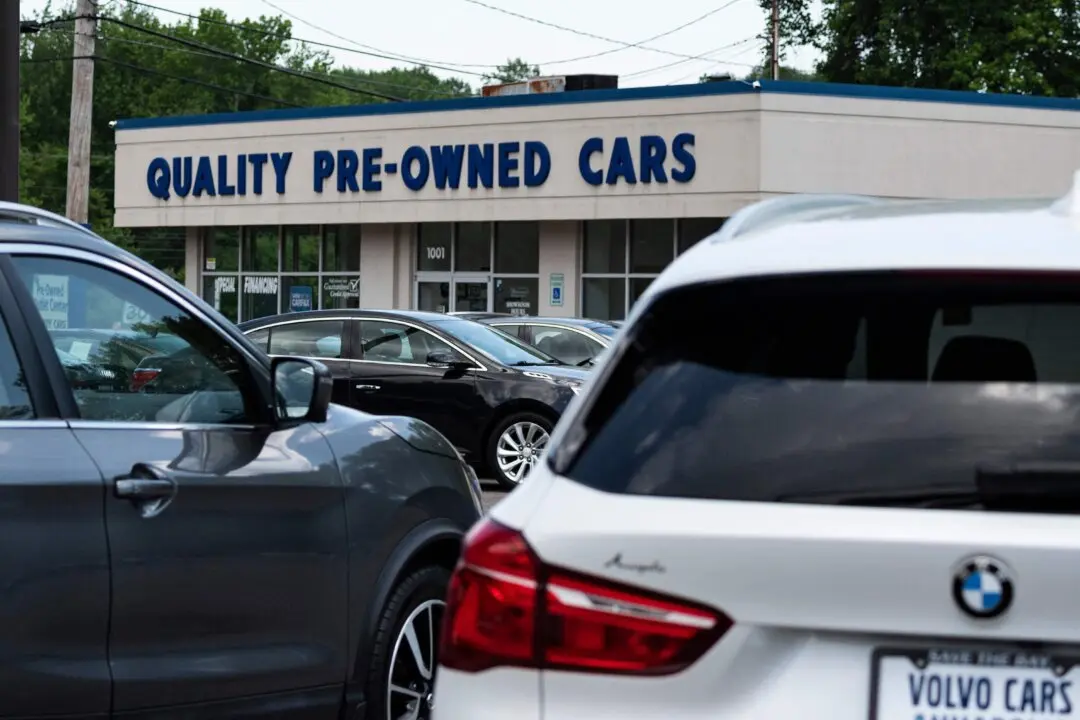 Used Car Prices Fall in April for 1st Time Since November Amid High Fuel Costs