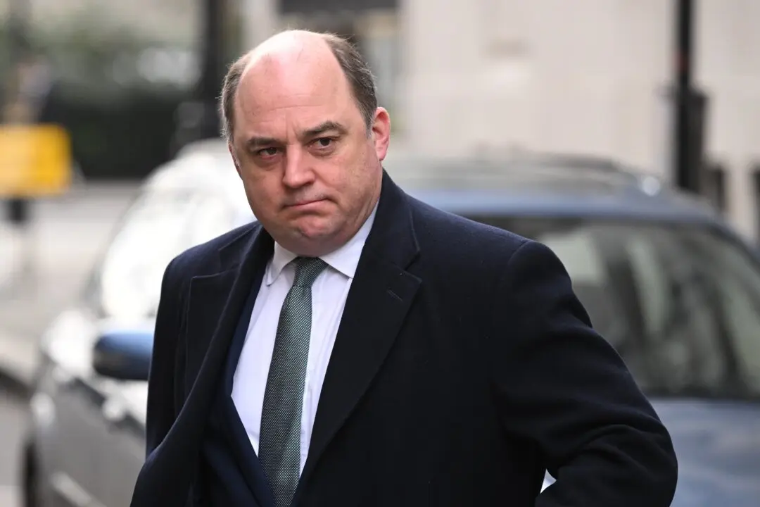 Russia Puts British Ex-Defense Minister on Wanted List