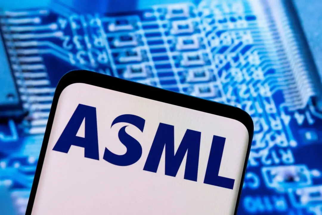 ASML Logs Record Orders on AI Chip Boom, Announces 1,700 Job Cuts