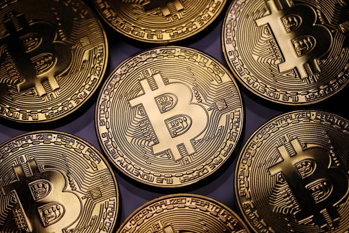 Bitcoin Falls to $61,193 as US Dollar Strengthens