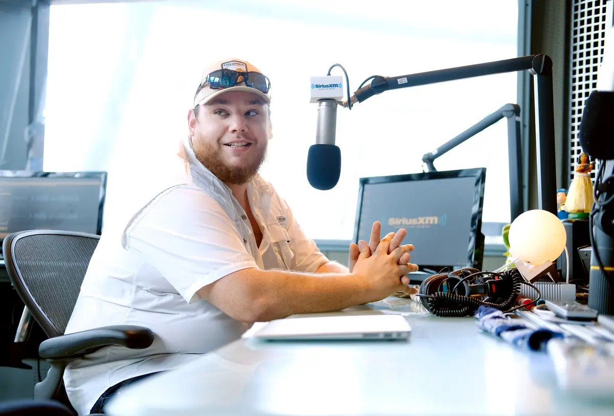 Luke Combs Unveils ‘Days Like These’ thumbnail