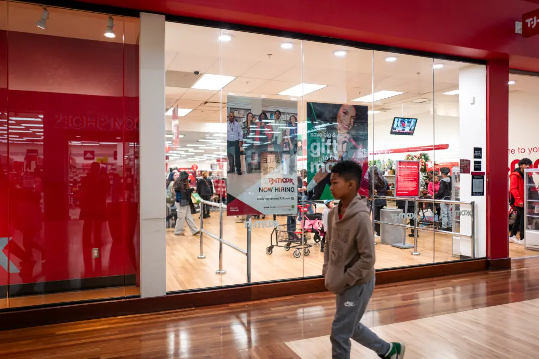 US Layoffs Fall 55 Percent in February as Hiring Plans Pick Up: Challenger