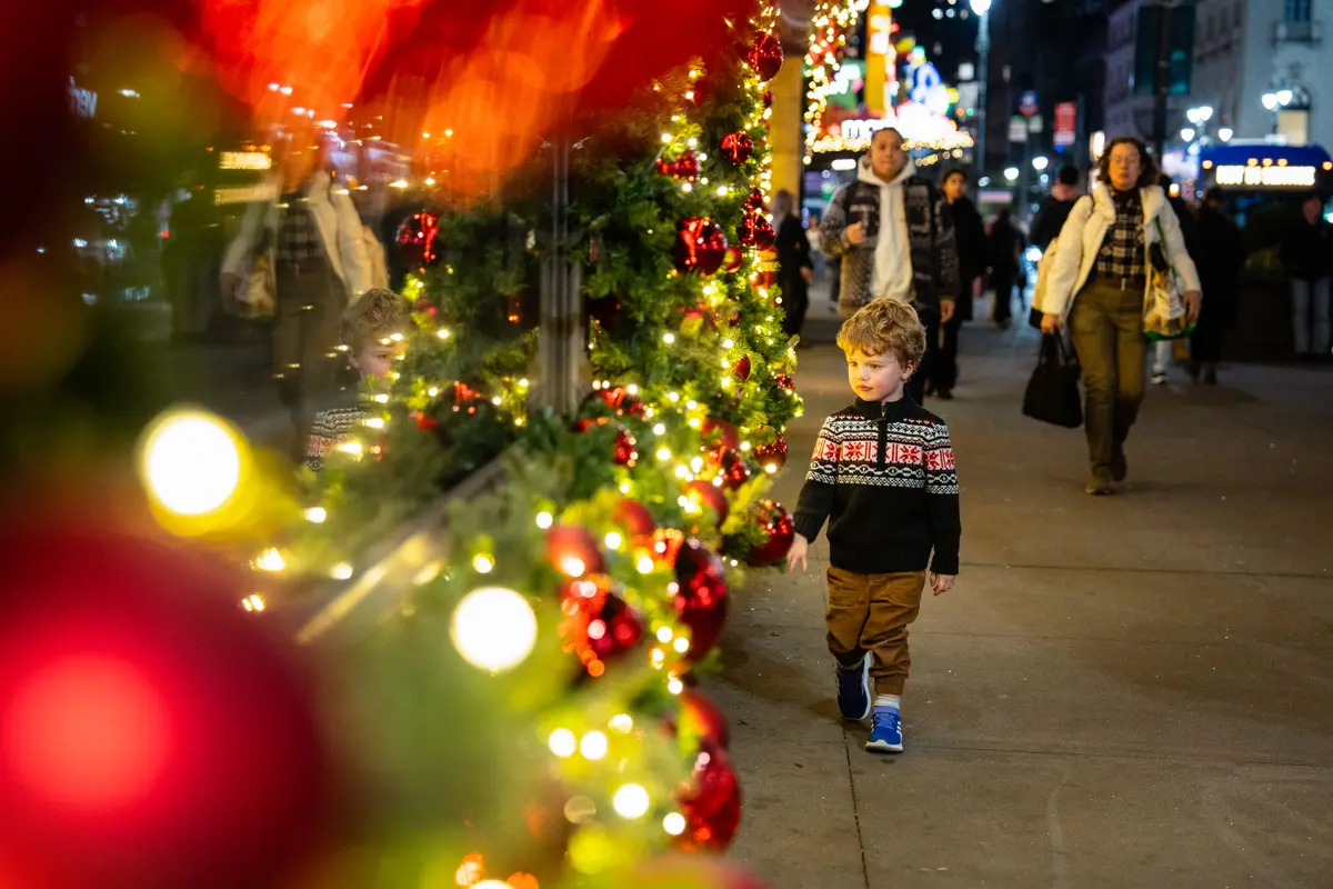 Nearly 200 Million Shoppers Expected to Hit Stores Thanksgiving Weekend thumbnail