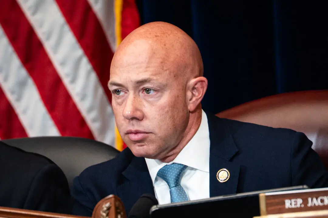 Lawmakers Push Bill to Give Congress Oversight of Advanced AI Chip Sales