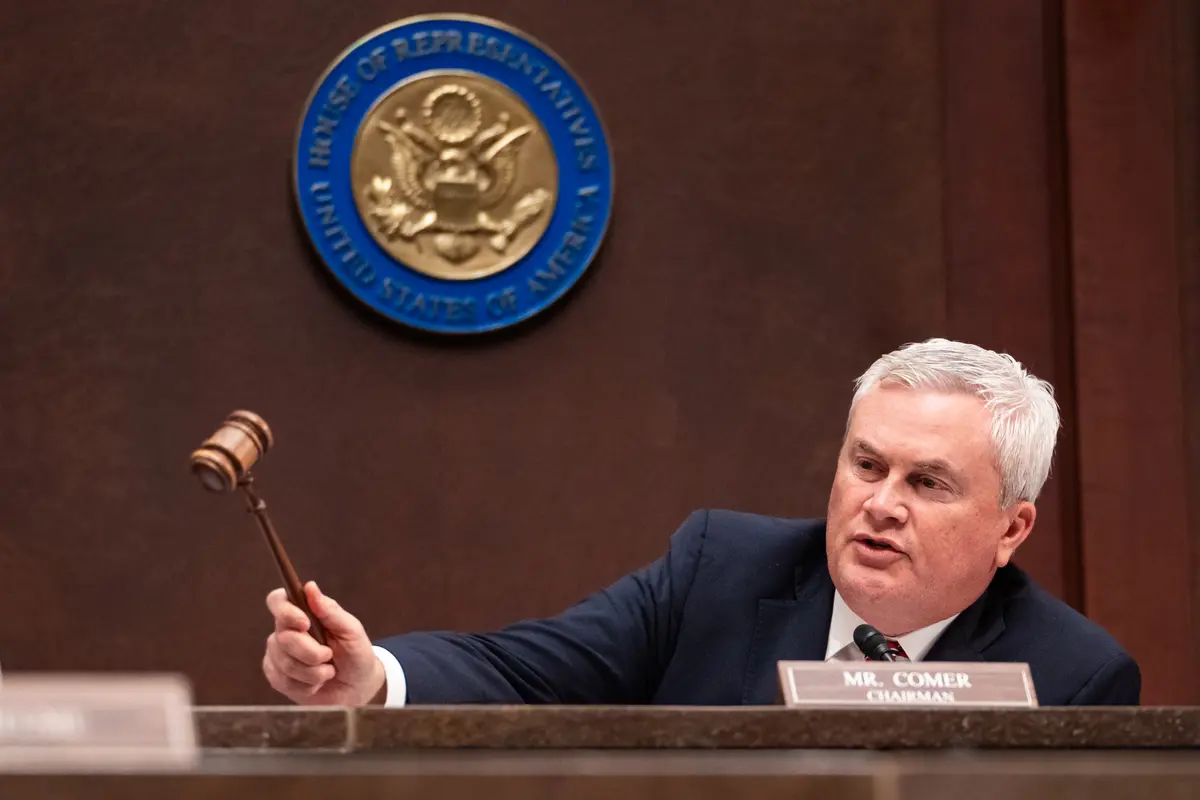 House Panel to Initiate Contempt Proceedings Against Bill Clinton, Comer Says thumbnail