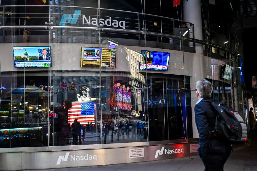 Global Chip Selloff, SpaceX Slump Hit Nasdaq