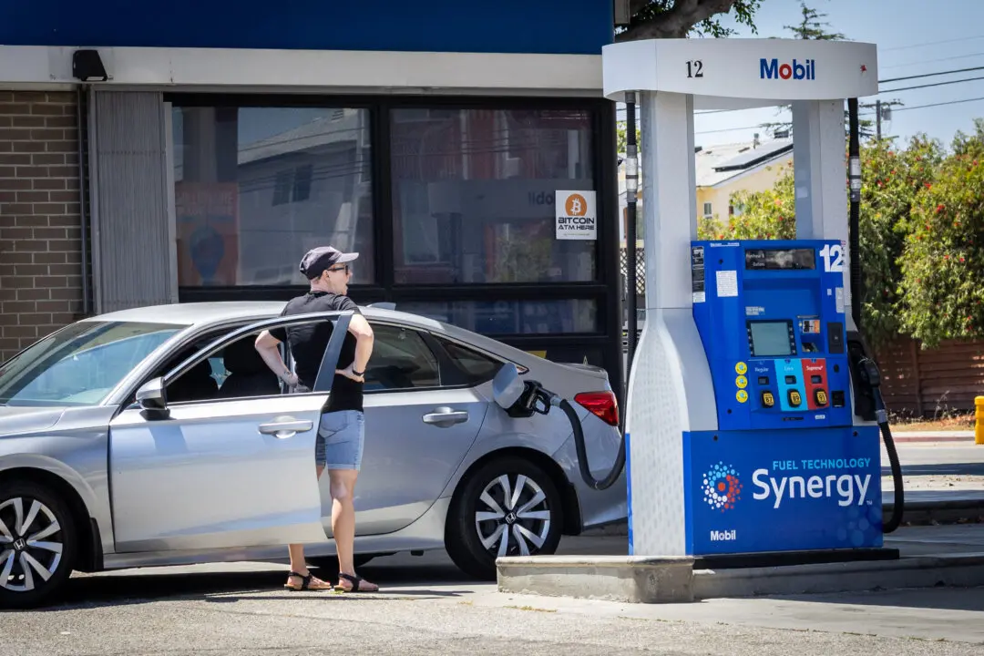 Gas Prices Drag US Consumer Sentiment to Record Low: Survey