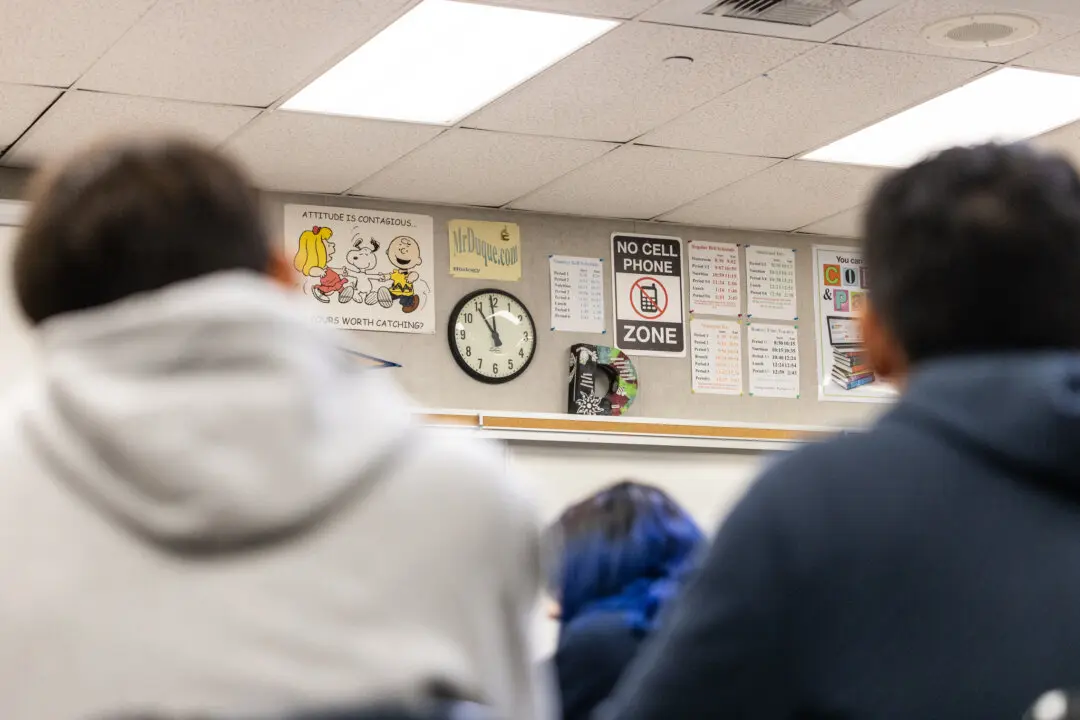 Los Angeles Schools Move to Limit Classroom Screen Time