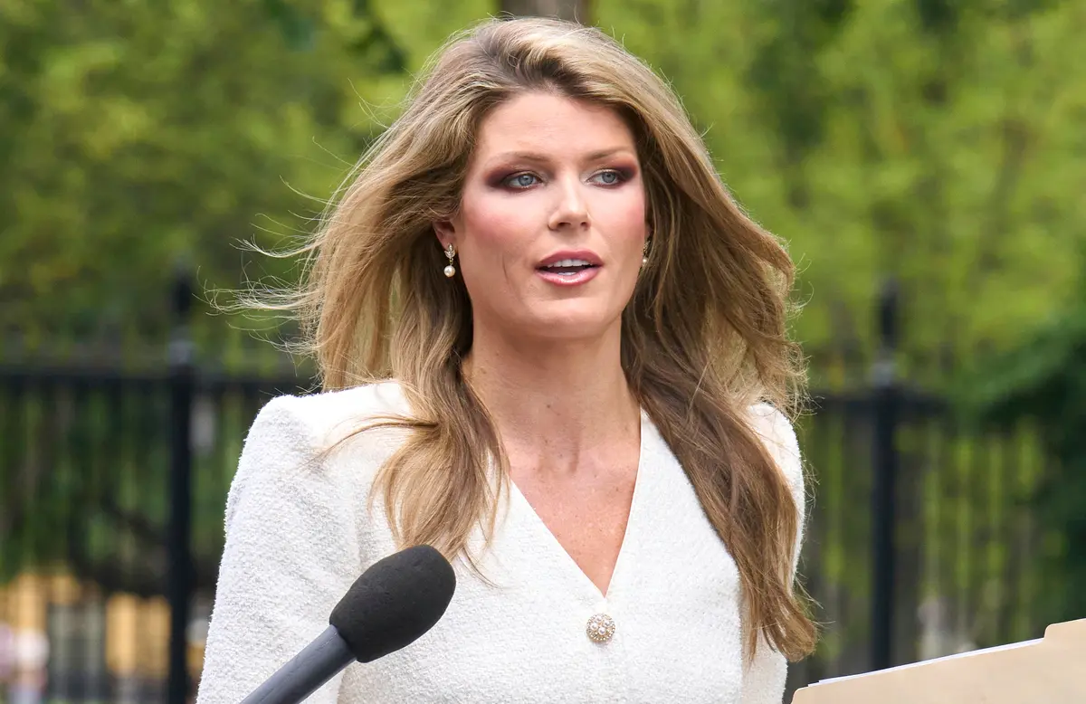 Lindsey Halligan Insists She Can Continue to Use US Attorney Title thumbnail