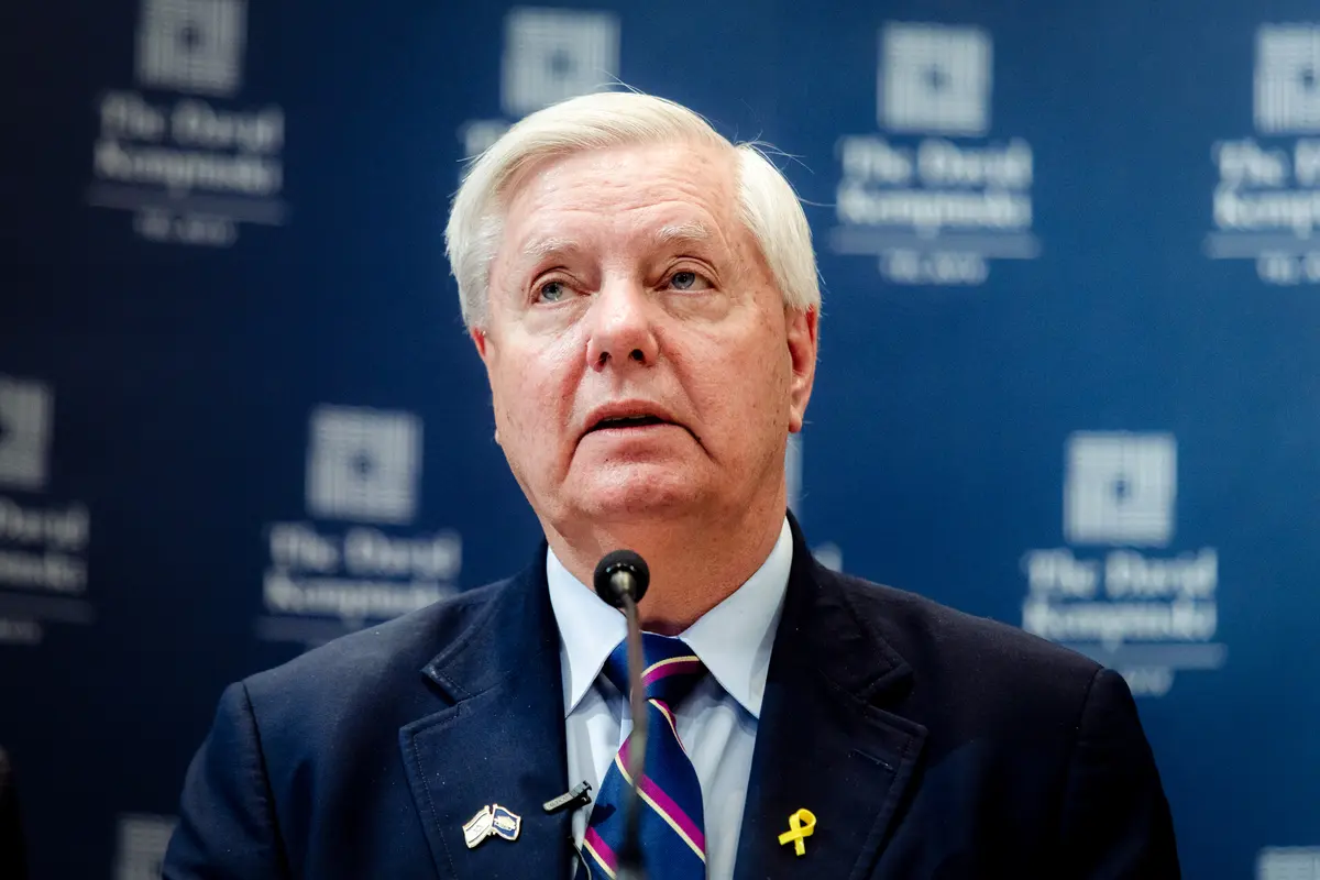 Trump Says FBI Wasting Time If It Probes Conspiracy Theories About Graham’s Death