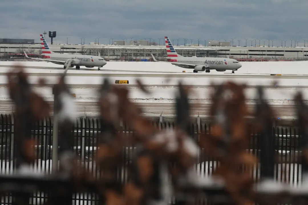 Post-Thanksgiving Travelers in Chicago See Flights Canceled and Delayed After Winter Storm